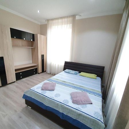 Tourist Home At Stefan Cel Mare With 2 Rooms Chisinau Ngoại thất bức ảnh