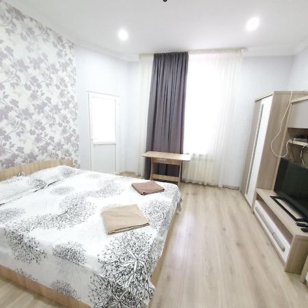 Tourist Home At Stefan Cel Mare With 2 Rooms Chisinau Ngoại thất bức ảnh